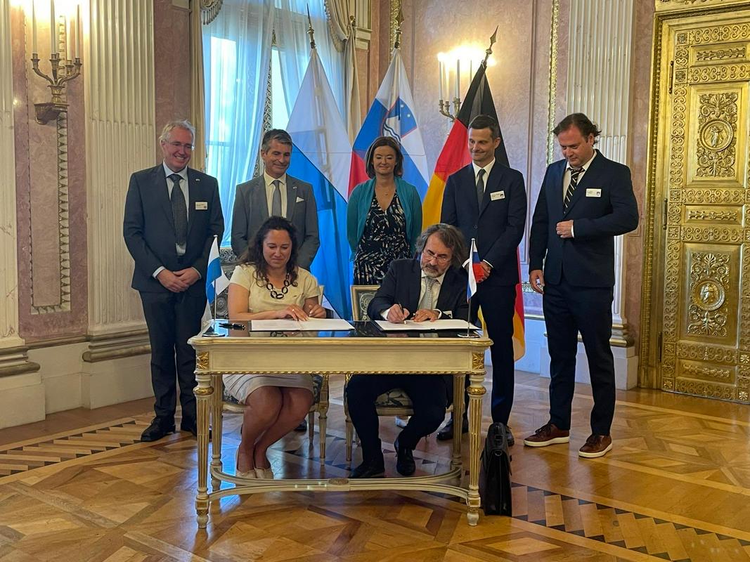 UKC Ljubljana podpisal sporazum o sodelovanju z nemškim srčnim centrom