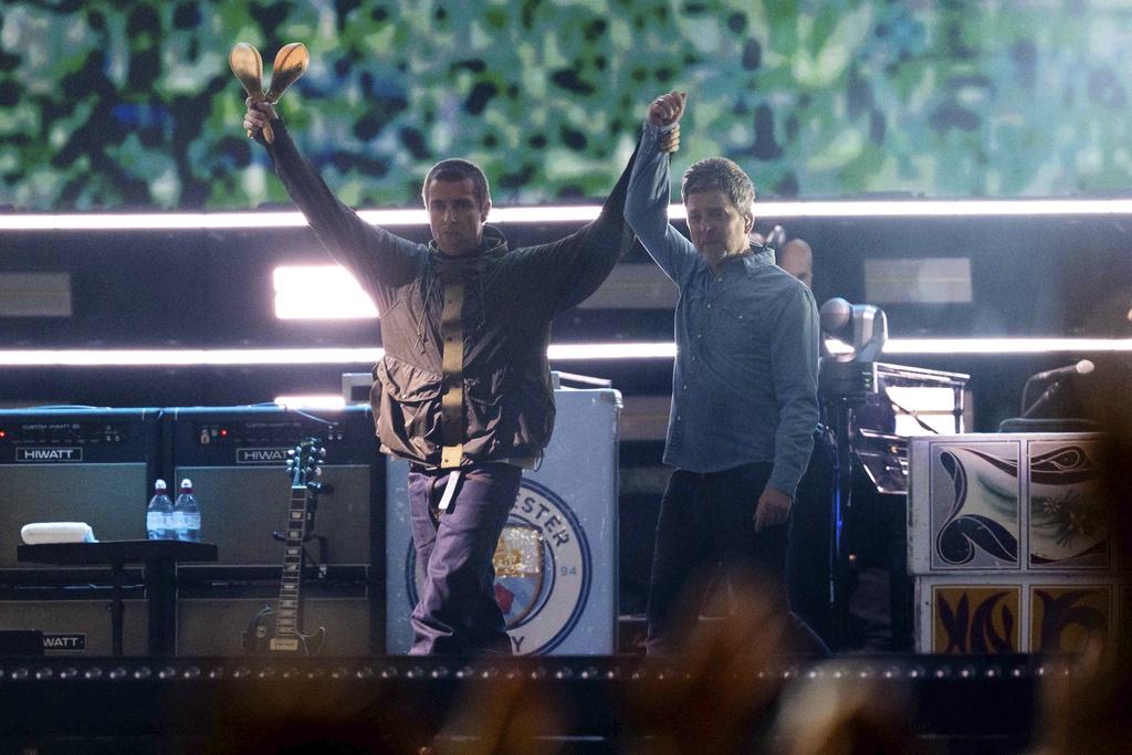 Nostalgično in eksplozivno: Oasis odprli težko pričakovano turnejo
