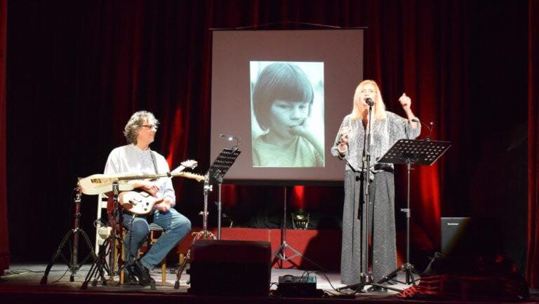Primorski poletni festival: popotovanje skozi svet gledališča, glasbe in plesa v četverici občin