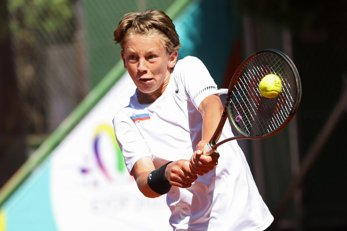 16-letni Šeško v Wimbledonu izločil leto in pol starejšega prvega nosilca