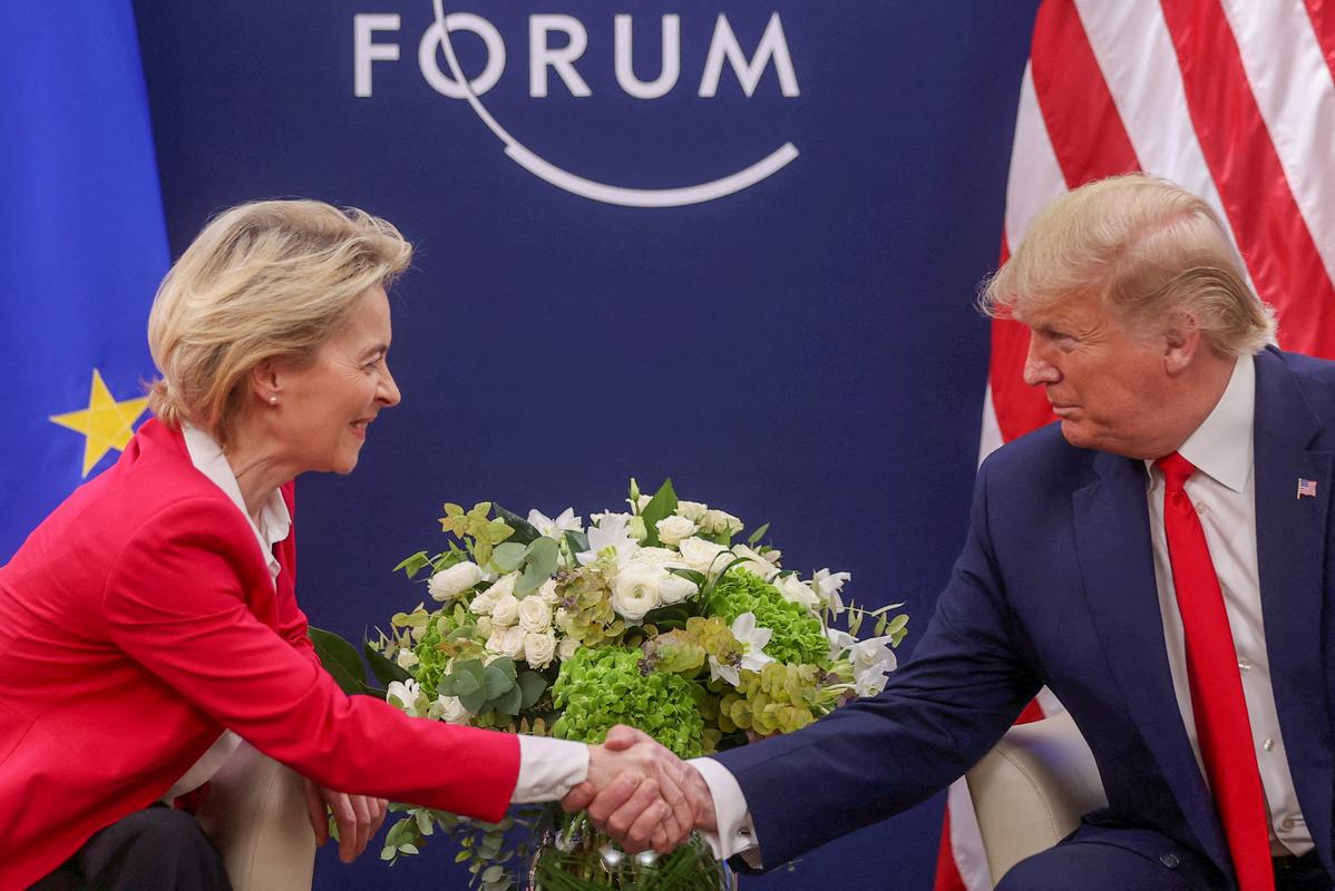 Trump napovedal 30-odstotne carine na uvoz iz EU-ja, ki napoveduje zaščito svojih interesov