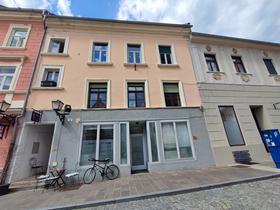 Prešernova ulica ob mestnem stolpu in gledališču. Foto: Tanja Mojzer