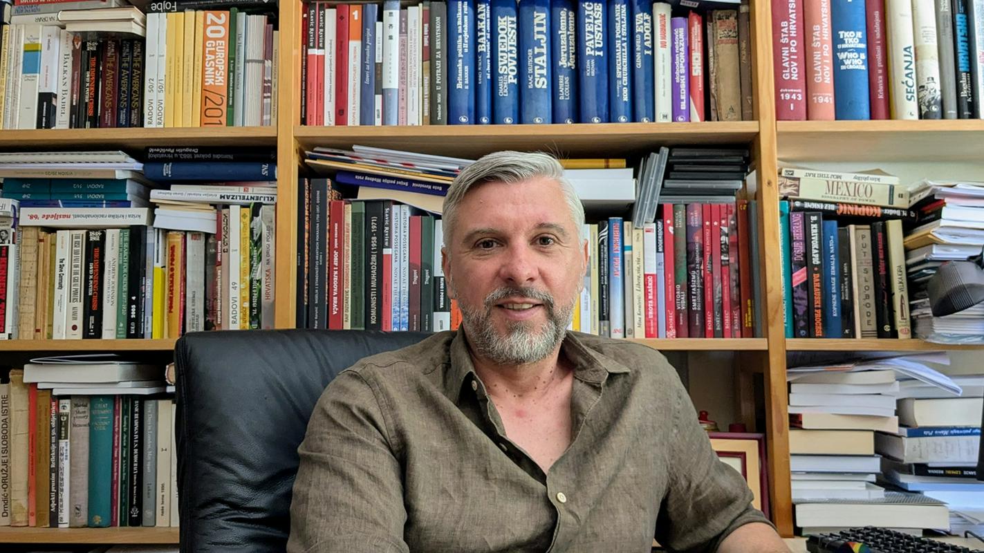 Hrvoje Klasić: Zgodovina je za mnoge kot samopostrežna trgovina 