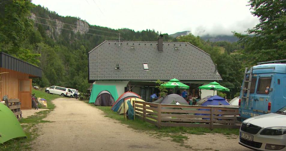 Narodni svet koroških Slovencev je obsodil policijsko racijo tabora v Peršmanovem domu