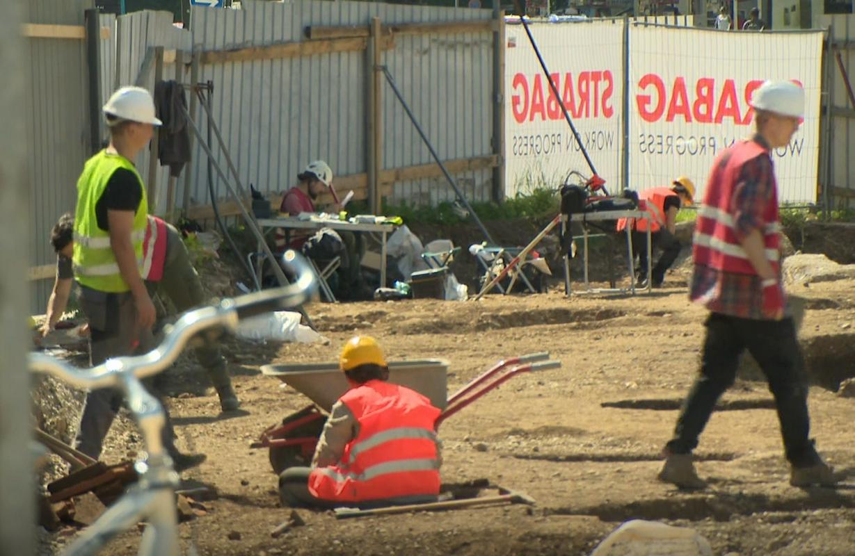 Delavce predčasno pošiljajo domov in jim nato trgajo dopust. To je nezakonito.