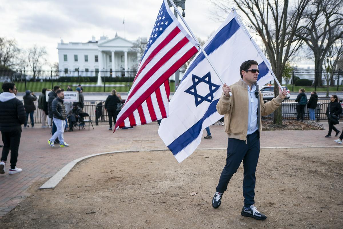 Trump pogojuje pomoč zveznim državam ob naravnih katastrofah s podporo Izraelu