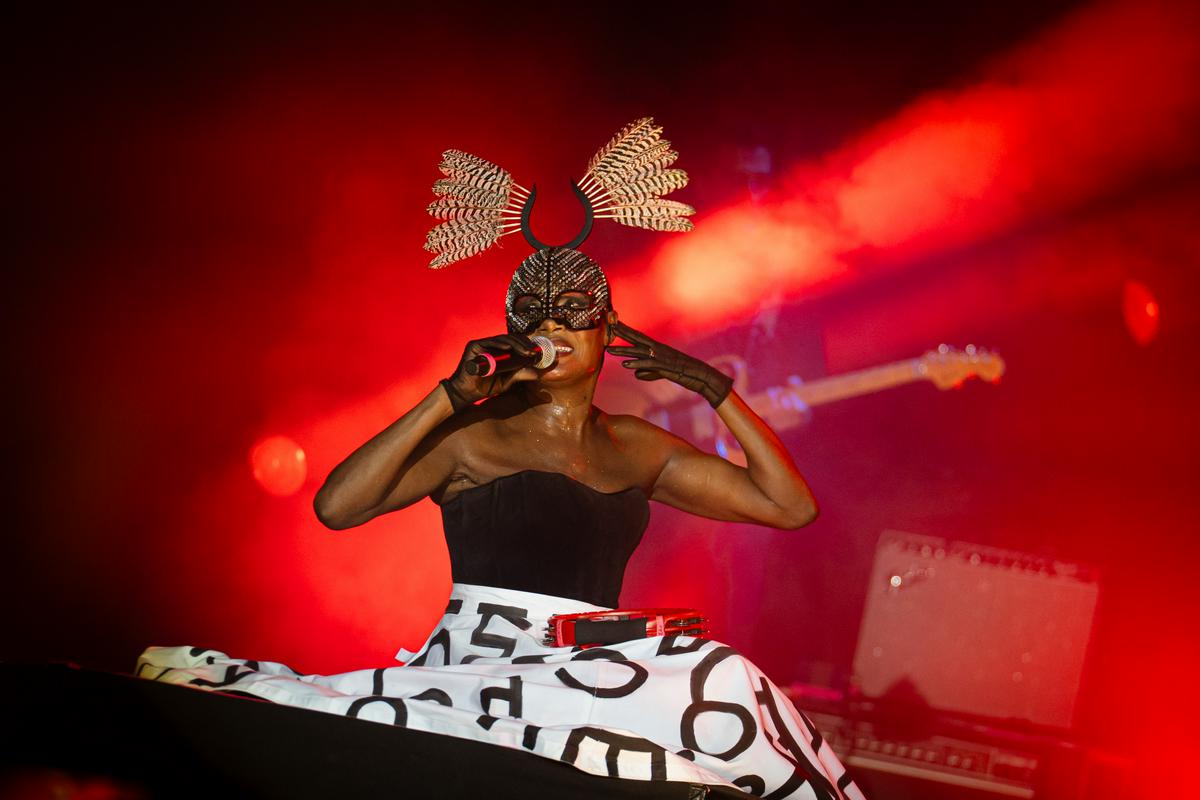V puljski areni brezčasno glasbeno potovanje z Grace Jones