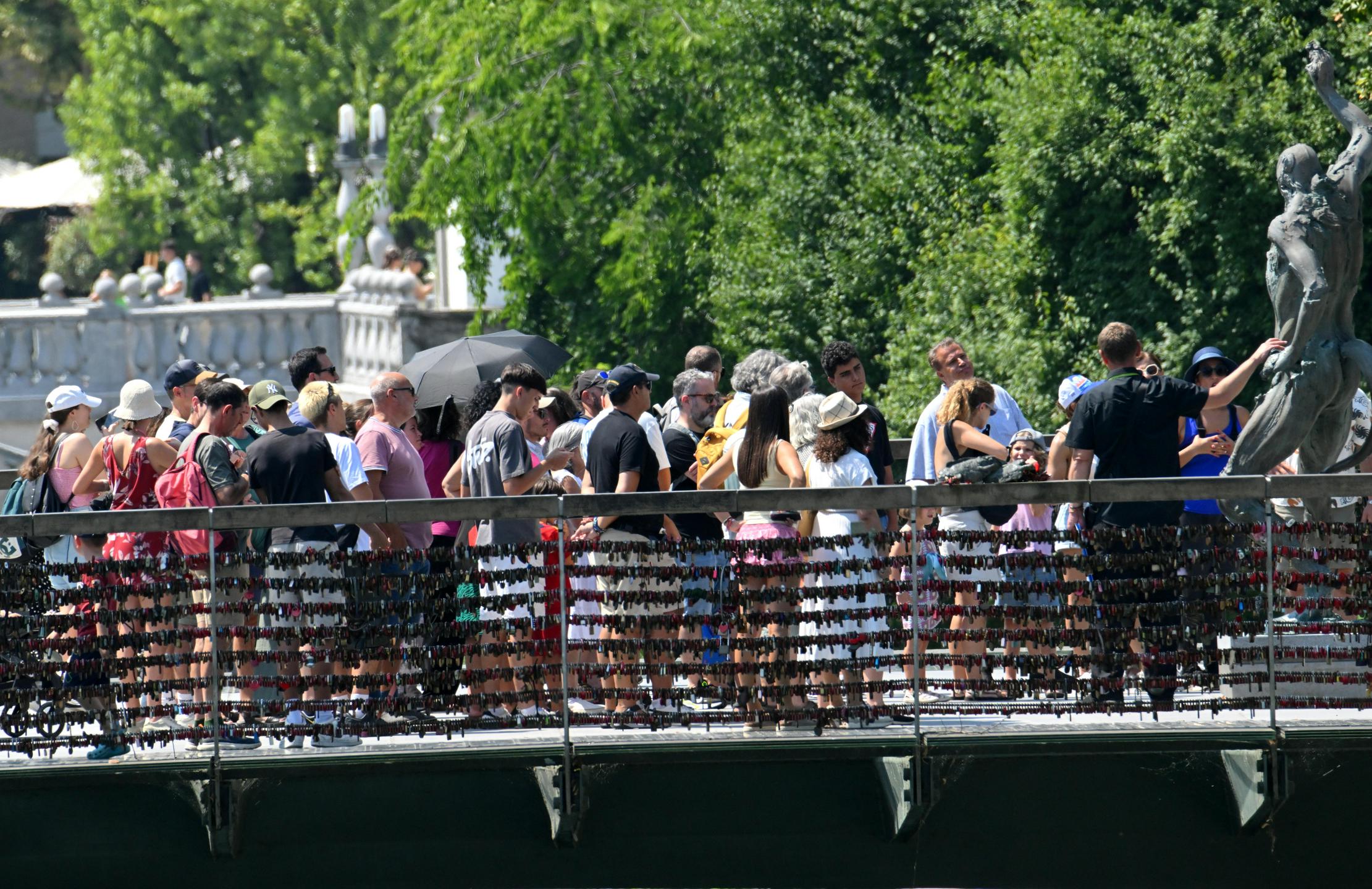 S slovenskimi potovalnimi agencijami lani potovalo več domačih turistov, a občutno manj tujih