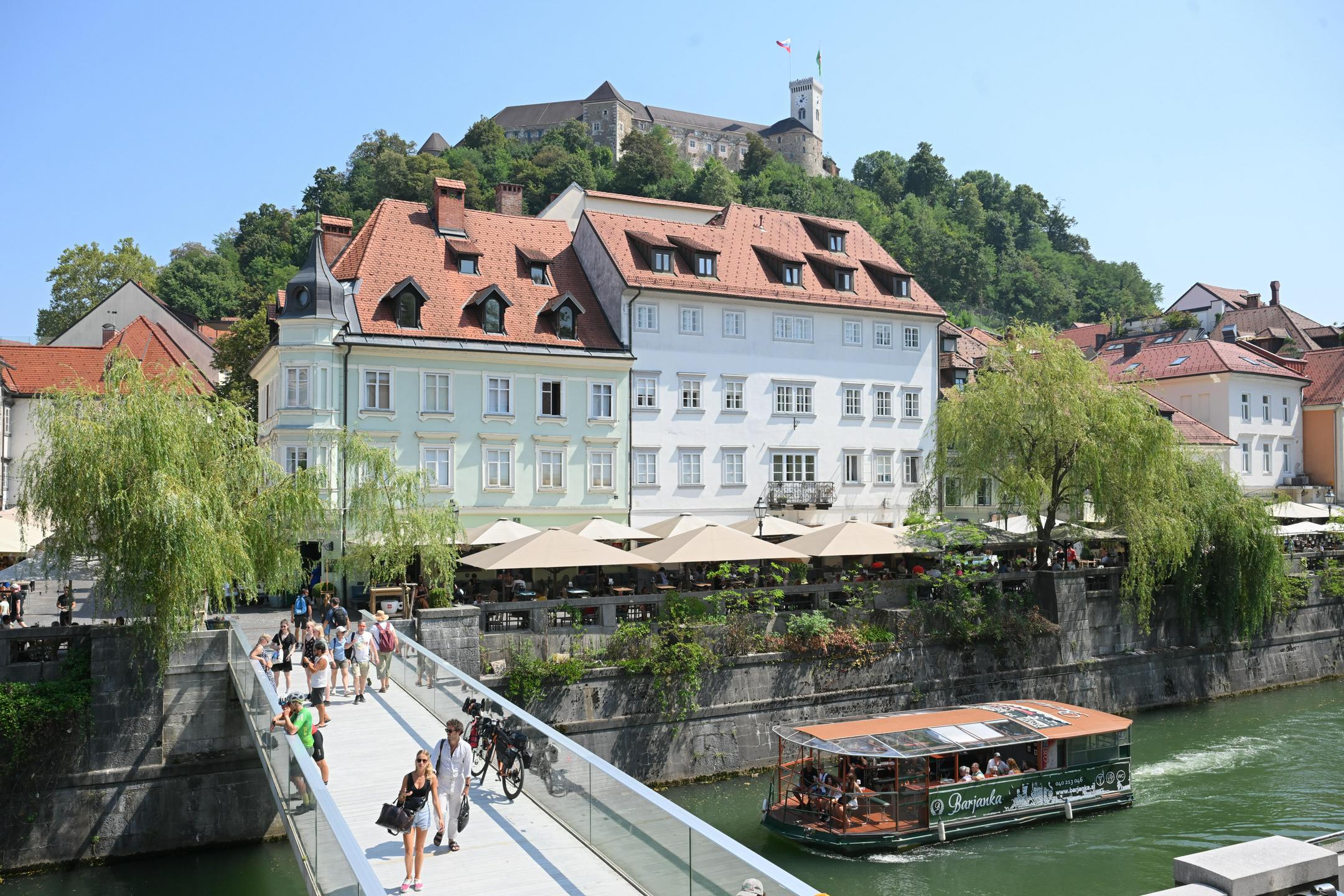 Rekorden junij za slovenski turizem, padec v obmorskih občinah kaže na trend alpskega poletja