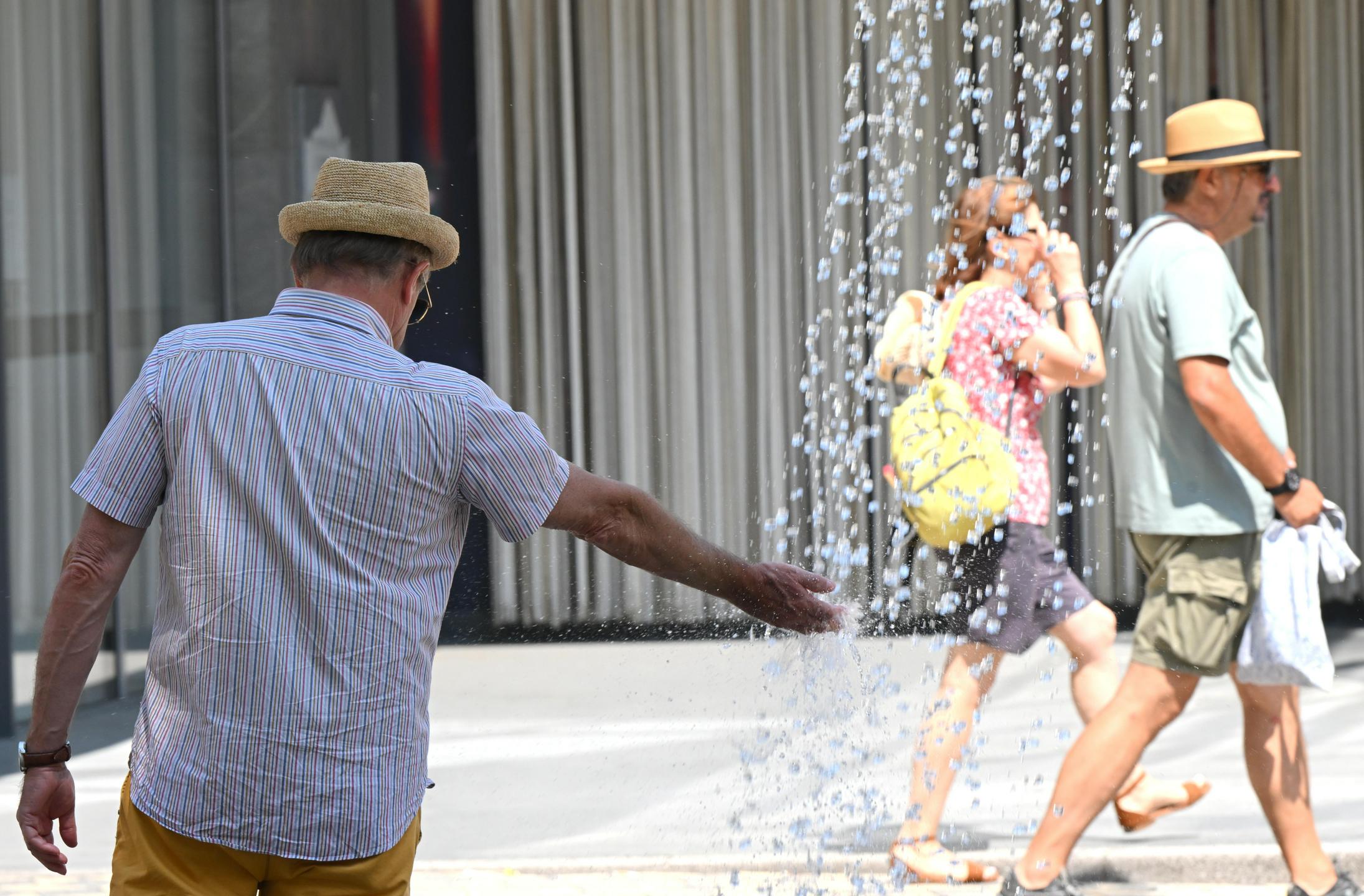 Vročina se bo v naslednjih dneh stopnjevala – temperature bodo po vsej državi krepko presegale 30 °C