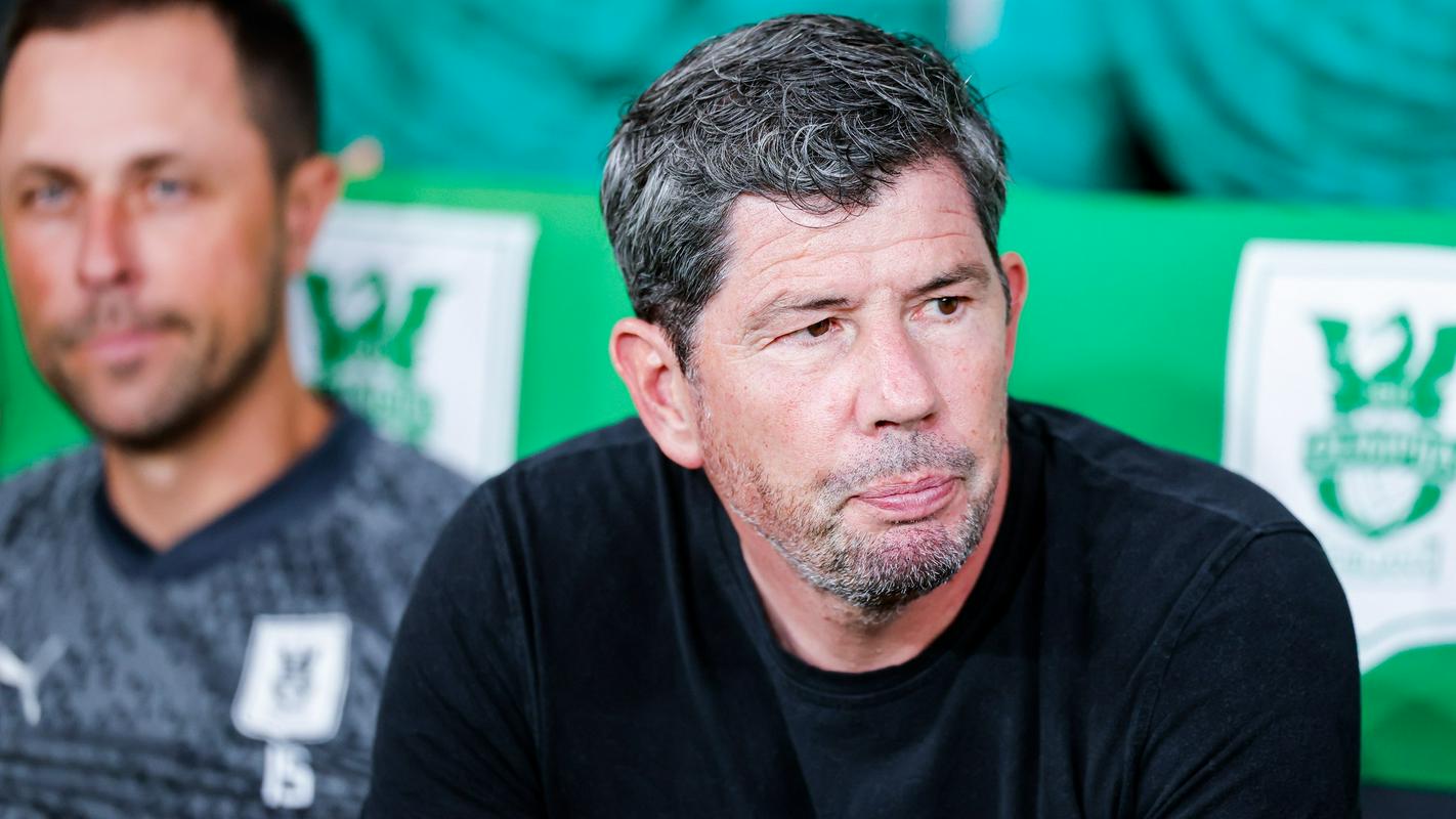 Olimpija naj bi že po dobrem mesecu odpustila trenerja Van de Looija