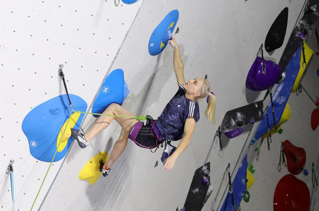 Janja Garnbret in Jennifer Buckley v finalu balvanskega plezanja na SP v Seulu