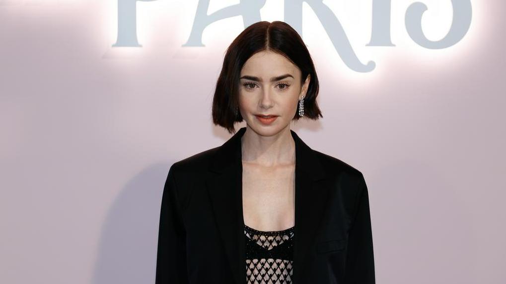 Zaradi smrti asistenta žirije v Benetkah prekinili snemanje serije Emily v Parizu