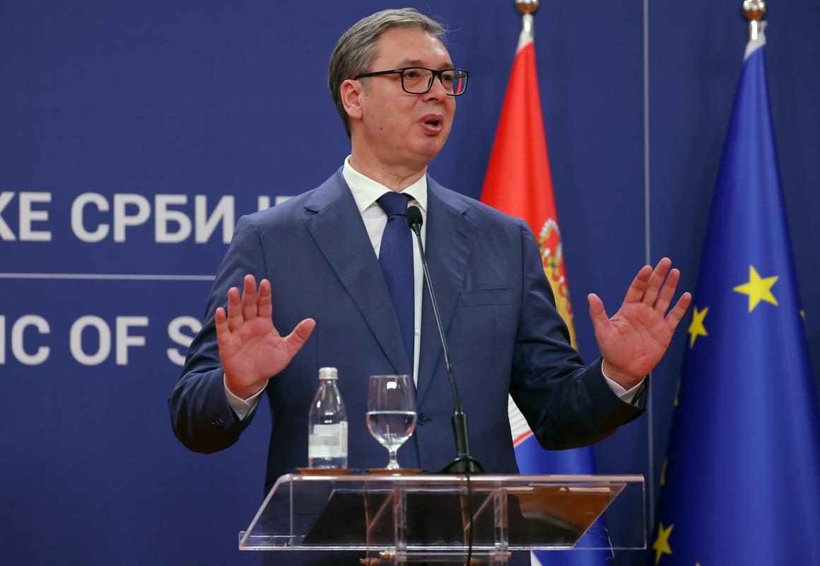 Vučić napovedal omejitev marž za približno 3000 izdelkov in znižanje obrestnih mer na posojila