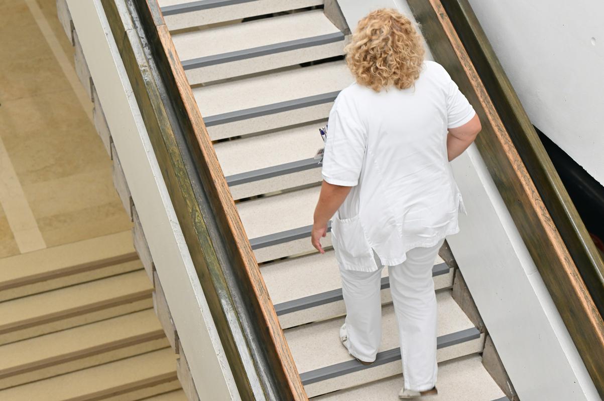 Zdravniška zbornica: Na specializacijo iz urgentne medicine prispela le ena prijava