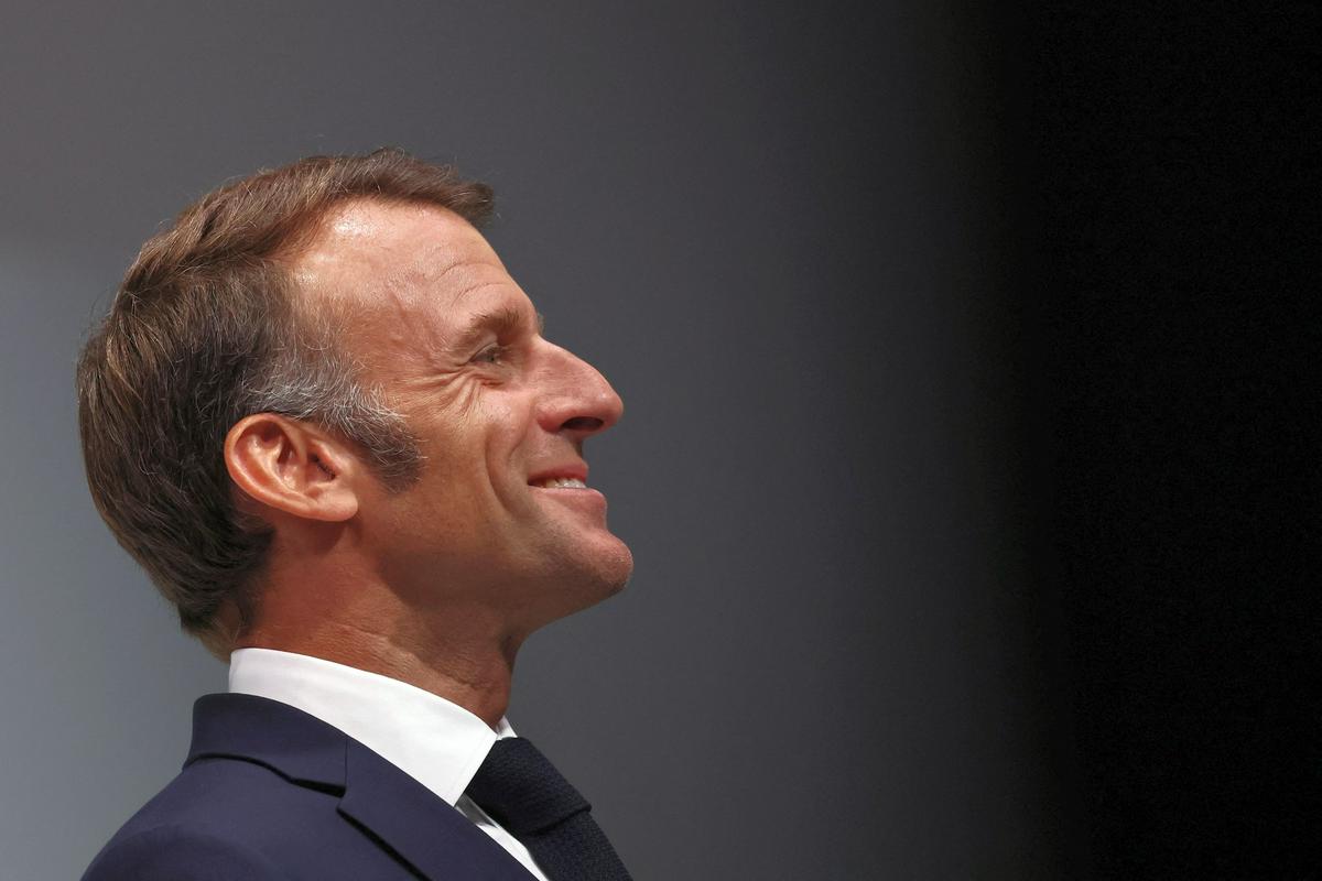 Macron zatrdil, da bo kljub glasovanju o zaupnici vladi mandat izpeljal do konca