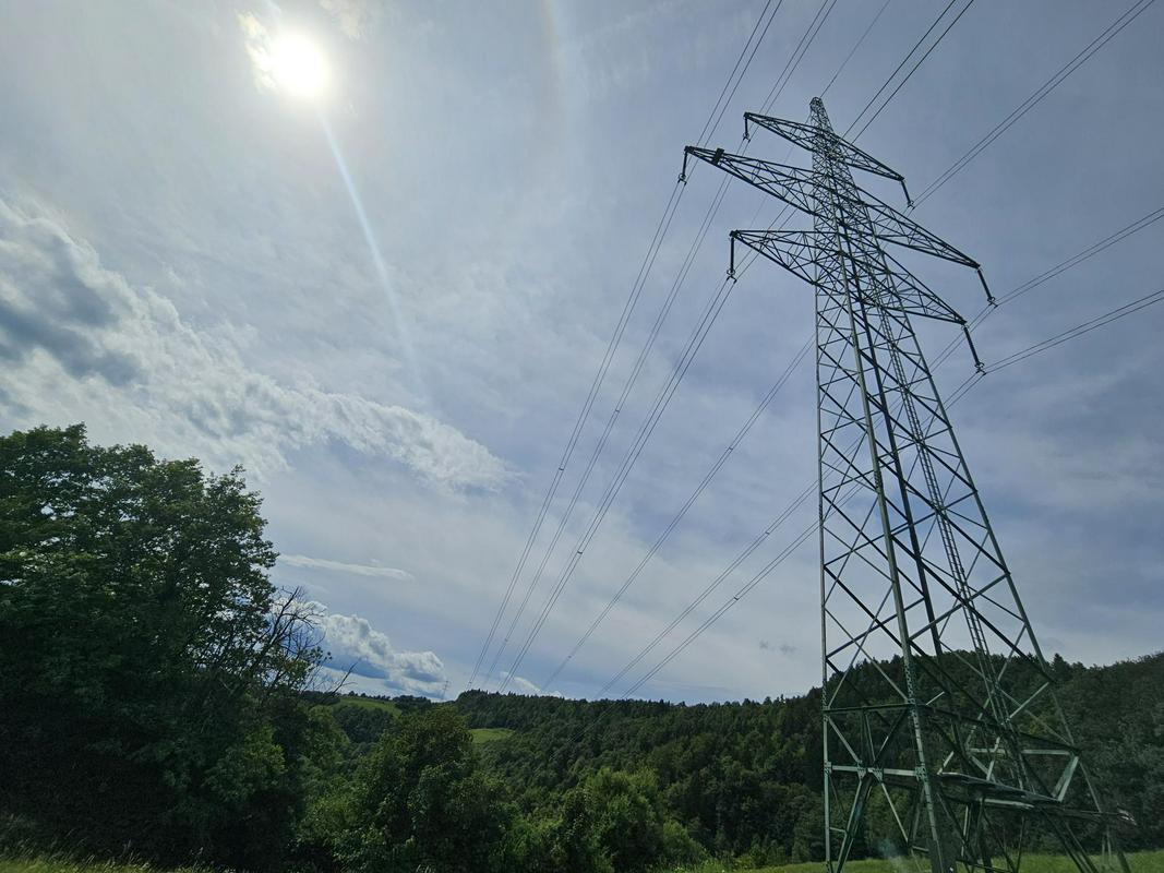 V drugem četrtletju višje cene elektrike za gospodinjstva, nižje za podjetja