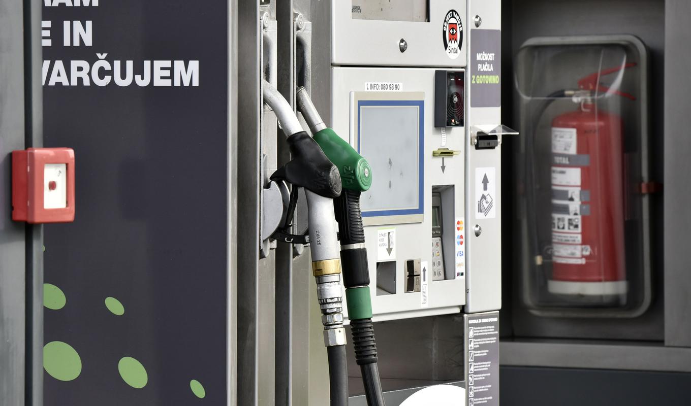 Ceni bencina in dizla se bosta ob polnoči zvišali