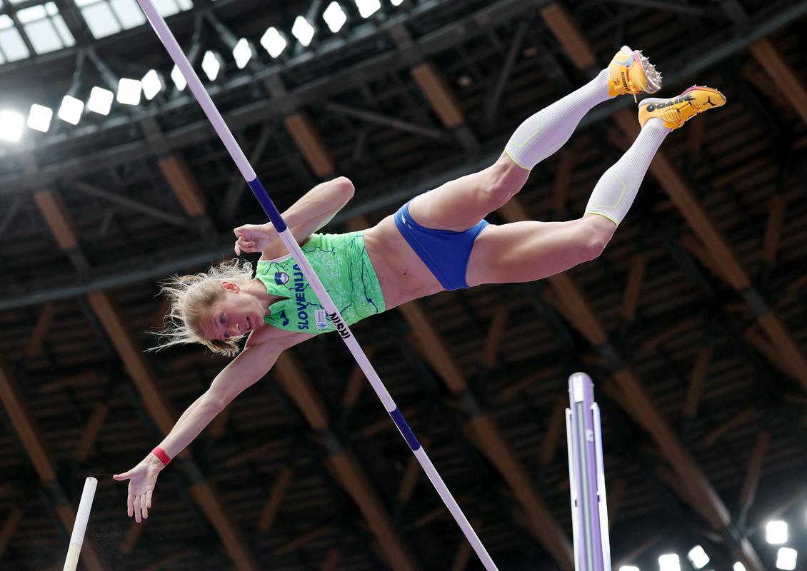 Tina Šutej brezhibna v kvalifikacijah; v finale kar 14 tekmovalk