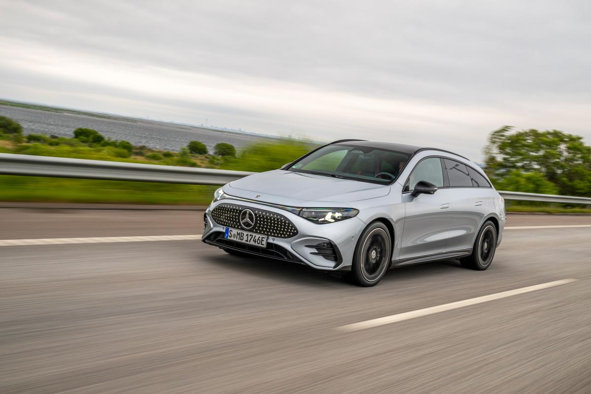 CLA shooting brake s streho polno zvezd