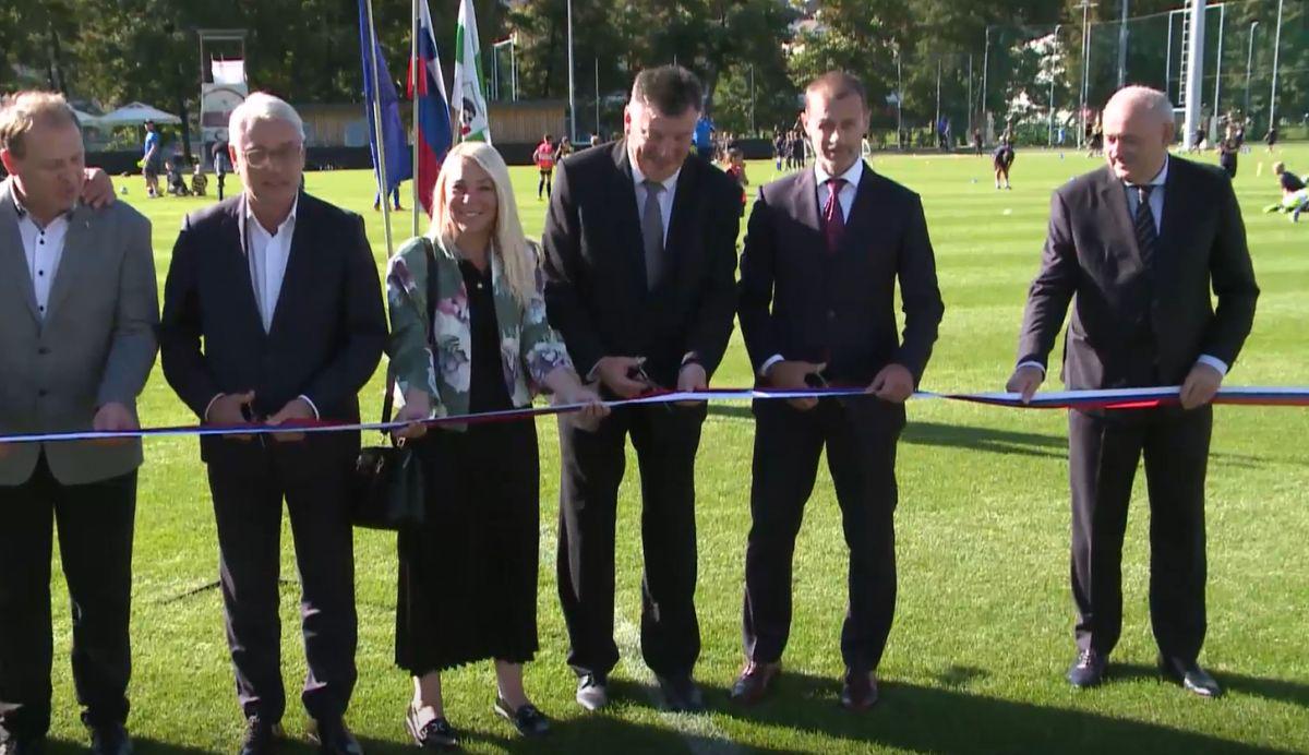 Čeferin in Mijatović odprla nogometni park Brinje