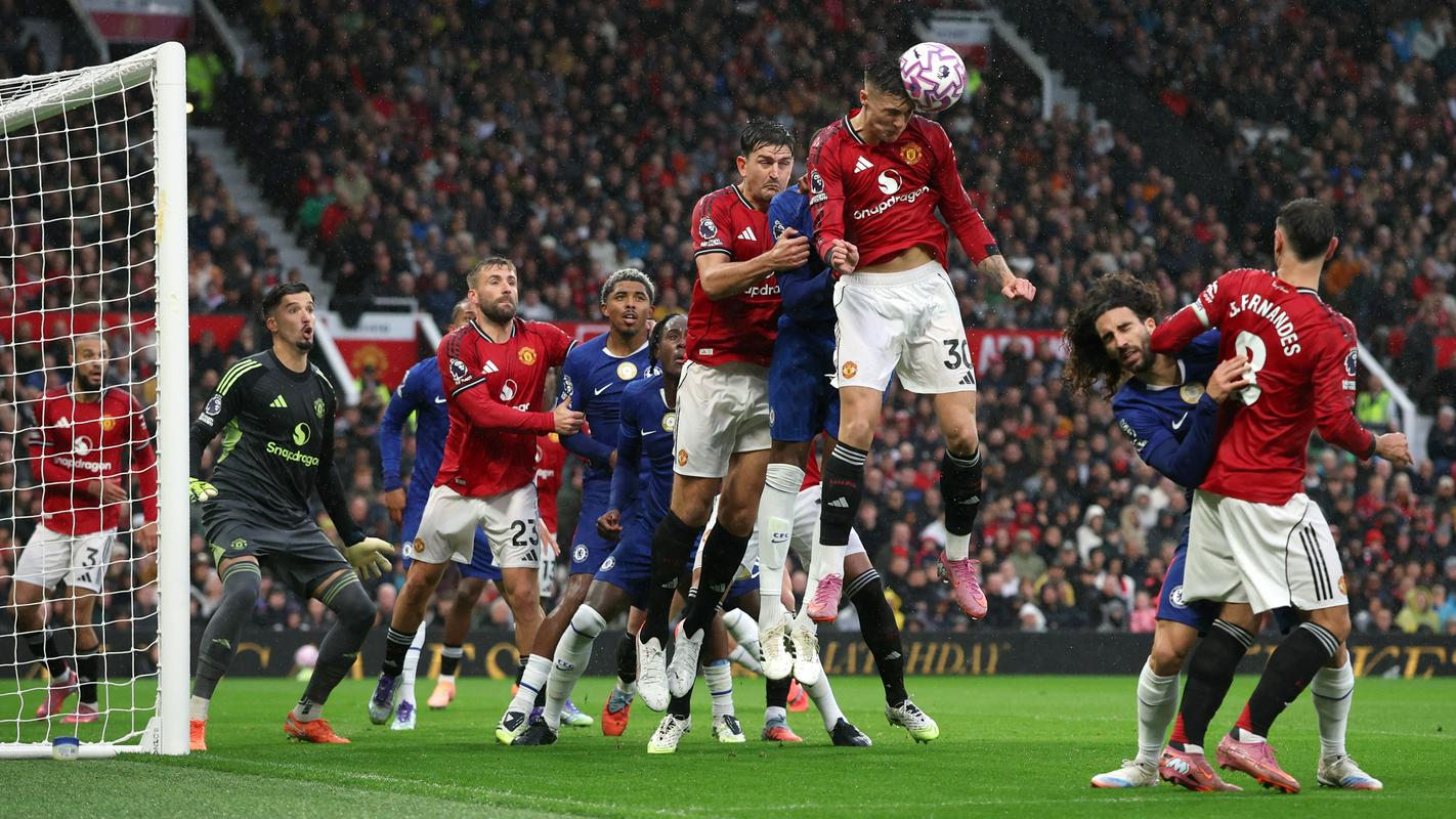 Manchester United - Chelsea 2:1 (Šeško med odmorom ostal v slačilnici) -  RTV SLO