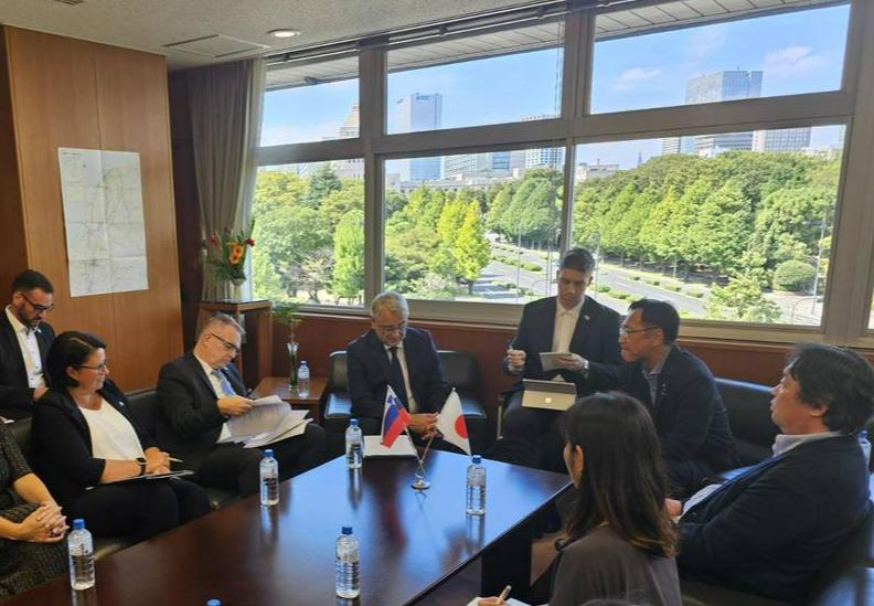 Minister Han na Japonskem krepi gospodarsko sodelovanje s slovenskimi inovacijami