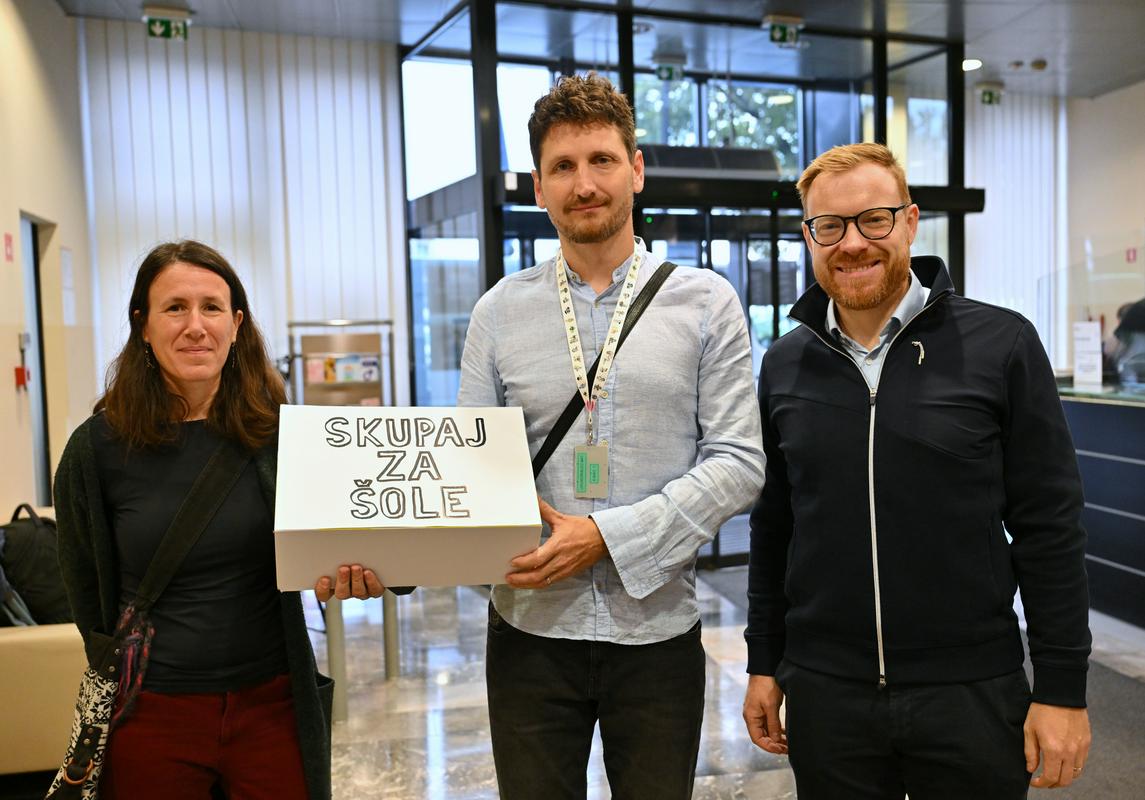 Starši predali pobudo za izboljšanje javnega šolstva ministru Logaju