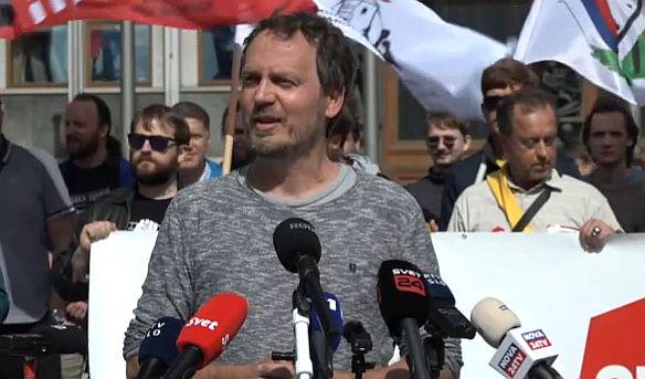 Delavska koalicija zbrala 10 tisoč podpisov proti "izrazito protidelavski" pokojninski reformi