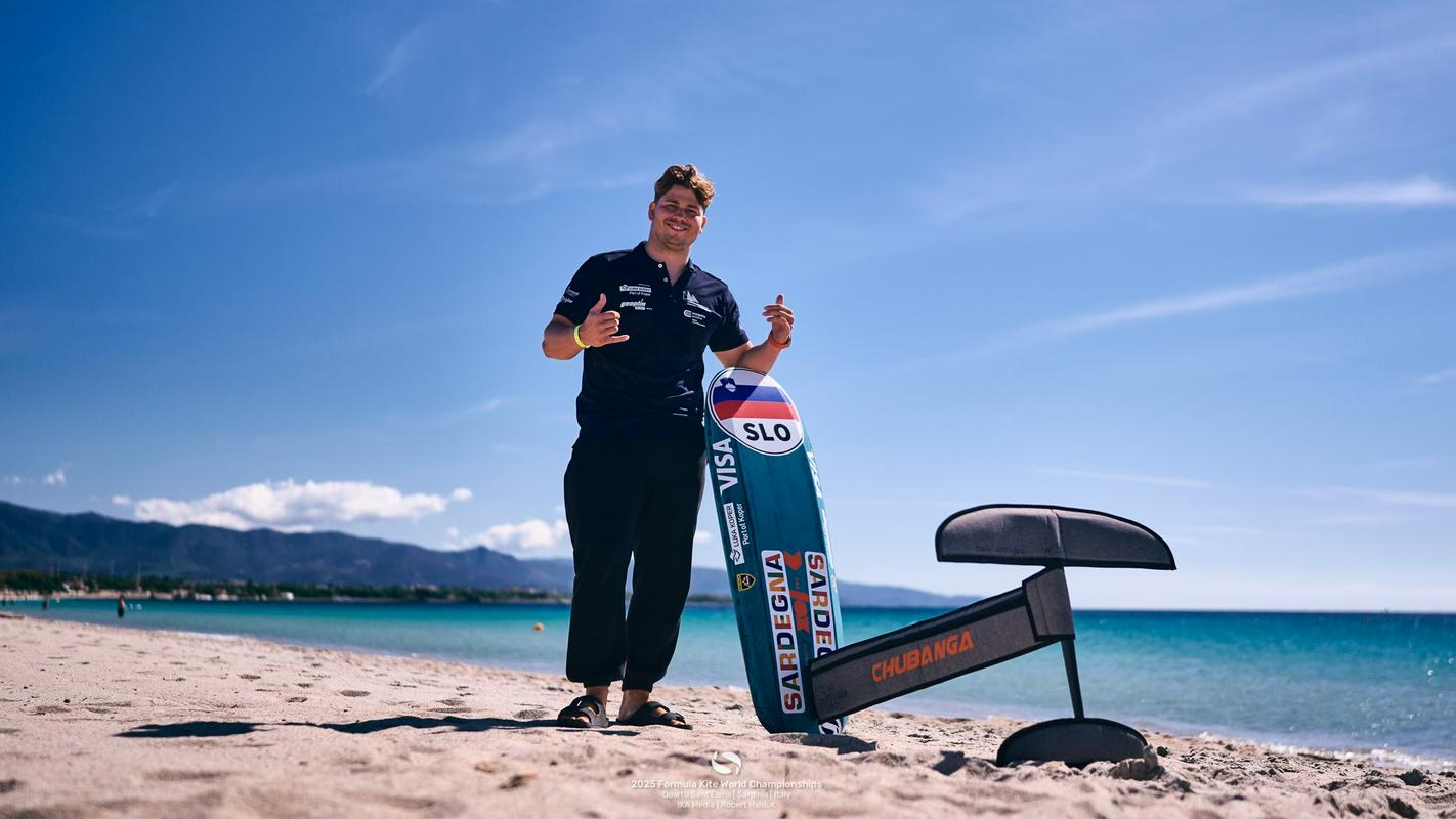 Toni Vodišek četrti po prvem dnevu svetovnega prvenstva v formuli kite na Sardiniji