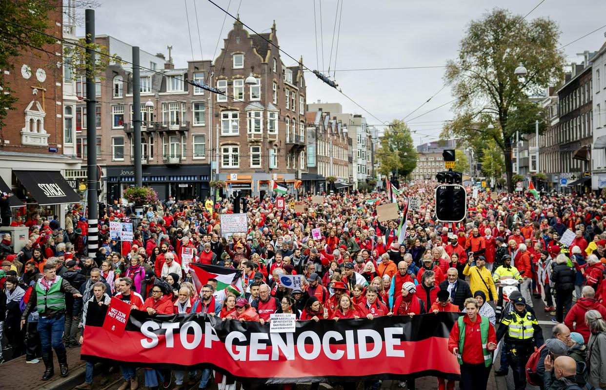 V Amsterdamu v podporo Palestini več sto tisoč ljudi. V Rimu naj bi se jih v soboto zbralo milijon.