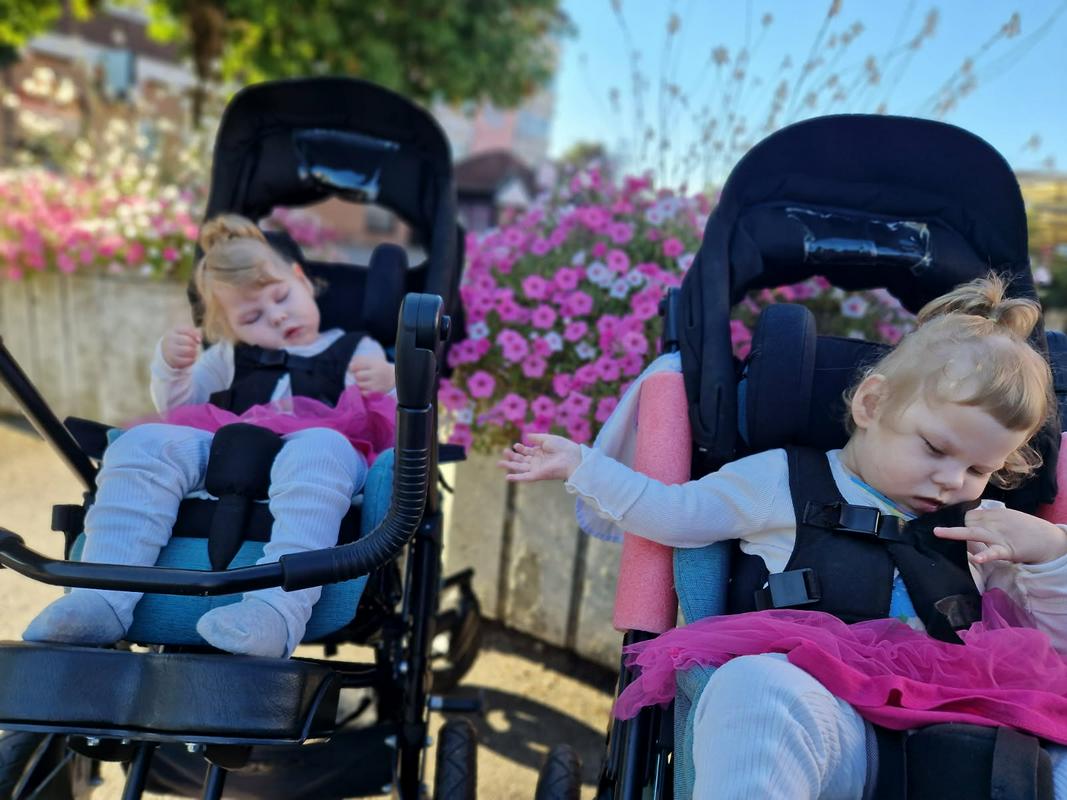 Starši otrok s posebnimi potrebami še vedno čakajo na sistemsko pomoč