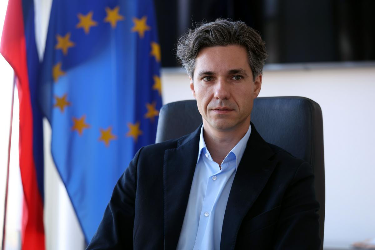 Tako delodajalci kot sindikalisti so zaman čakali Meščev odziv na predloge