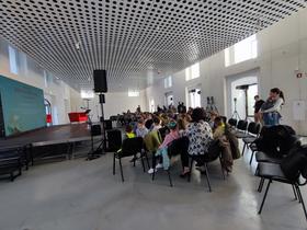 Otroci iz OŠ Poljane na Avdiofestivalu 2025. Foto: Tanja Mojzer