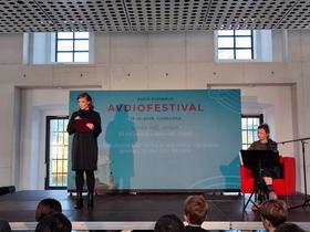 Interpretacija pravljice v oddaji Lahko noč, otroci! na Avdiofestivalu 2025. Foto: Tanja Mojzer