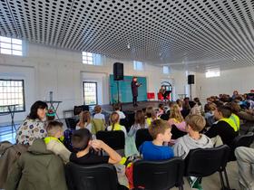 Otroci iz OŠ Poljane na Avdiofestivalu 2025. Foto: Tanja Mojzer