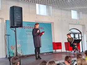 Interpretacija pravljice v oddaji Lahko noč, otroci! na Avdiofestivalu 2025. Foto: Tanja Mojzer