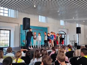 Otroci iz OŠ Poljane na Avdiofestivalu 2025. Foto: Tanja Mojzer