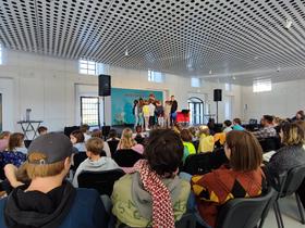 Otroci iz OŠ Poljane na Avdiofestivalu 2025. Foto: Tanja Mojzer