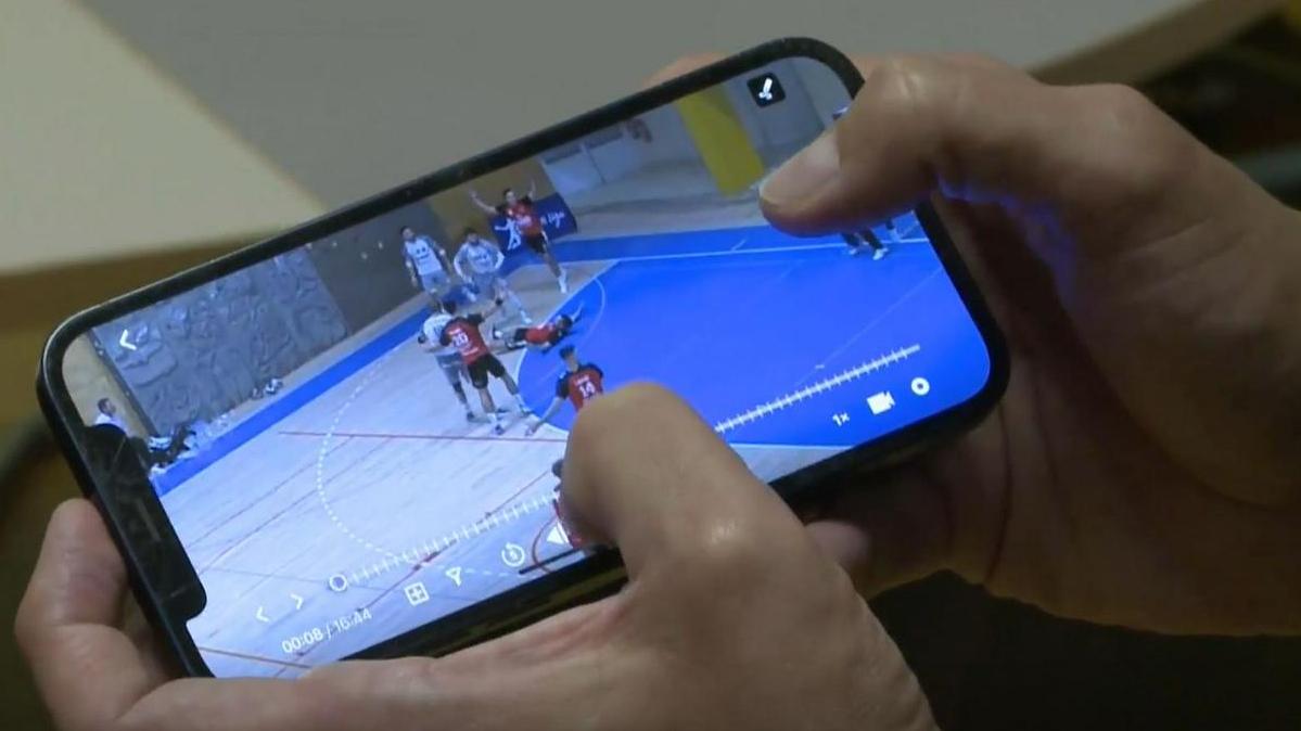 Sodnika po pregledu posnetka priznala napako in se opravičila