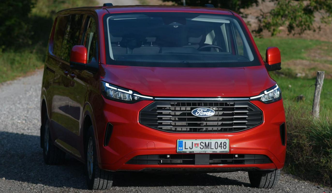 Fordov kombi s kabino v obliki črke L