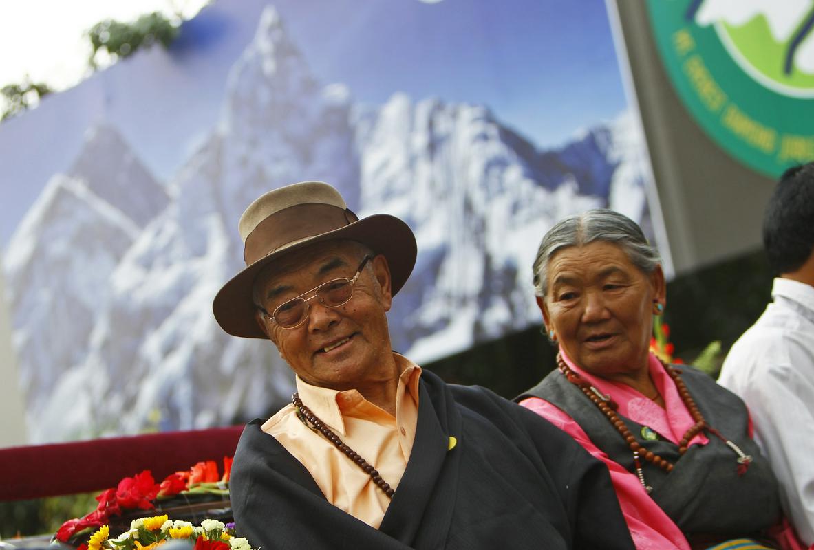 Umrl še zadnji član prve uspešne alpinistične odprave na Everest