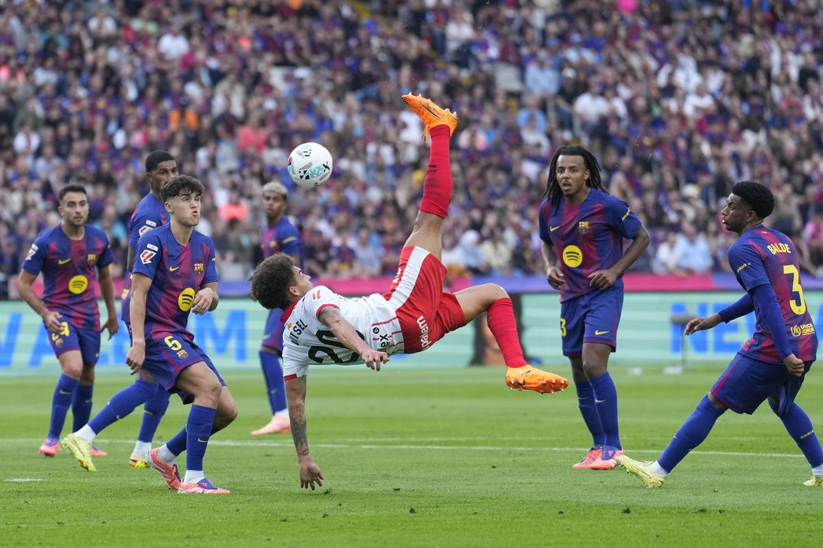 Araujo v 93. minuti zagotovil zmago neprepričljivi Barceloni
