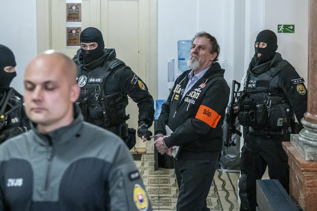 Atentator na Roberta Fica obsojen na 21 let zapora