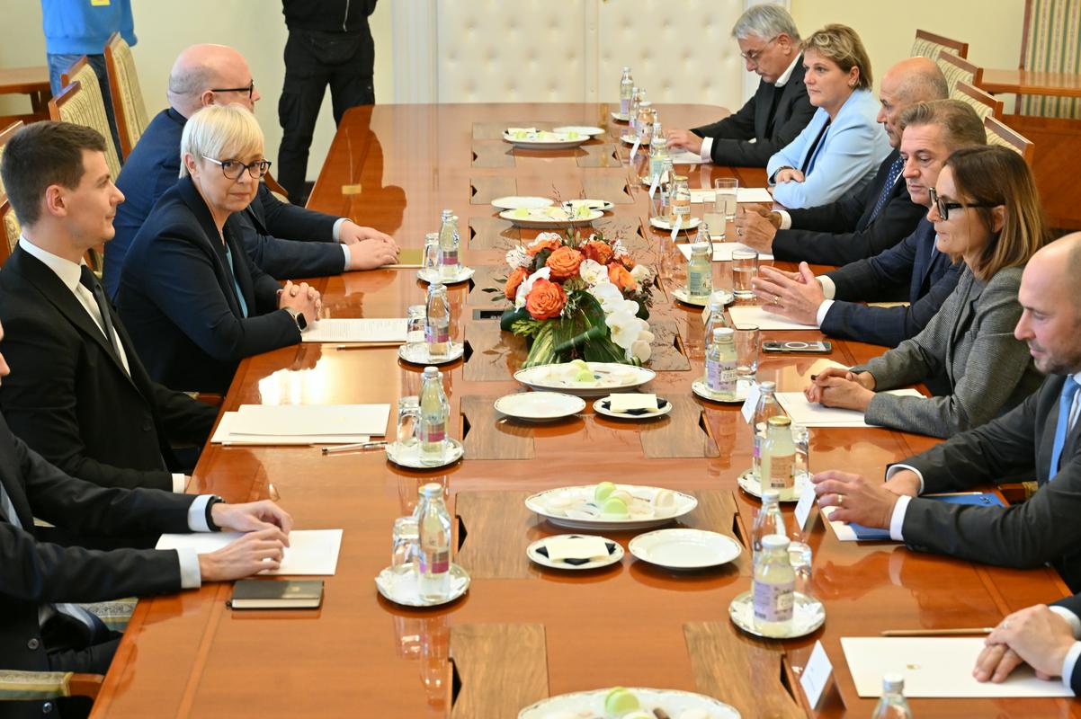 Predsednica države Pirc Musar bo ponovila razpisa za imenovanje guvernerja in varuha