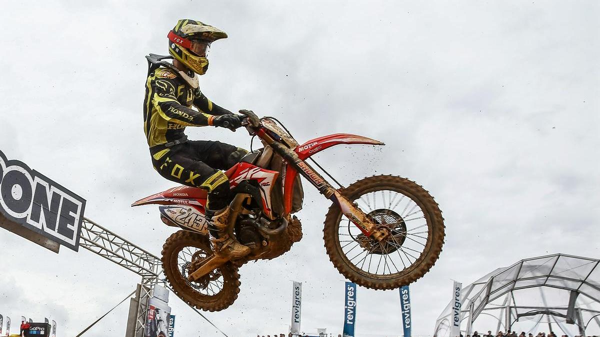 2020: Tim Gajser v koronskem letu med legende motokrosa