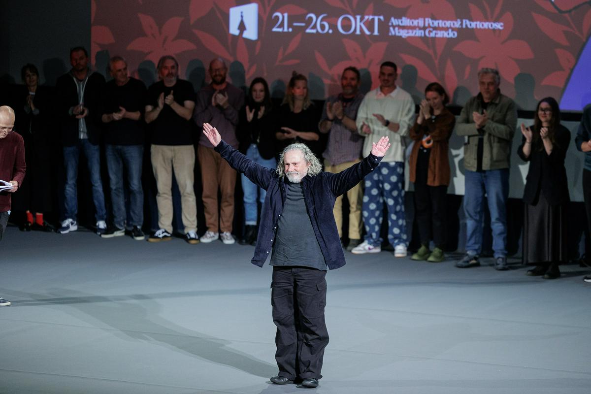 Miha Hočevar o Skritih ljudeh: "Najprej je treba zatreti hudiča v sebi, potem pa še tiste v okolici"