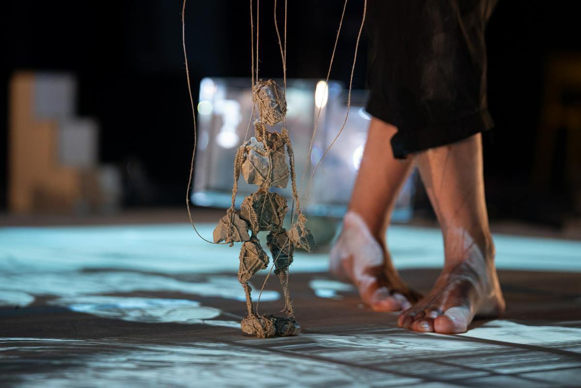 Predstava Ples v kamnu ali kako do kamna razviti nedominanten odnos