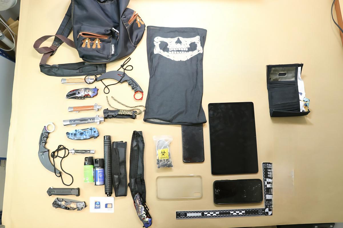 Trojica se je izdajala za mlado dekle, novačila moške, jih oropala in izsiljevala