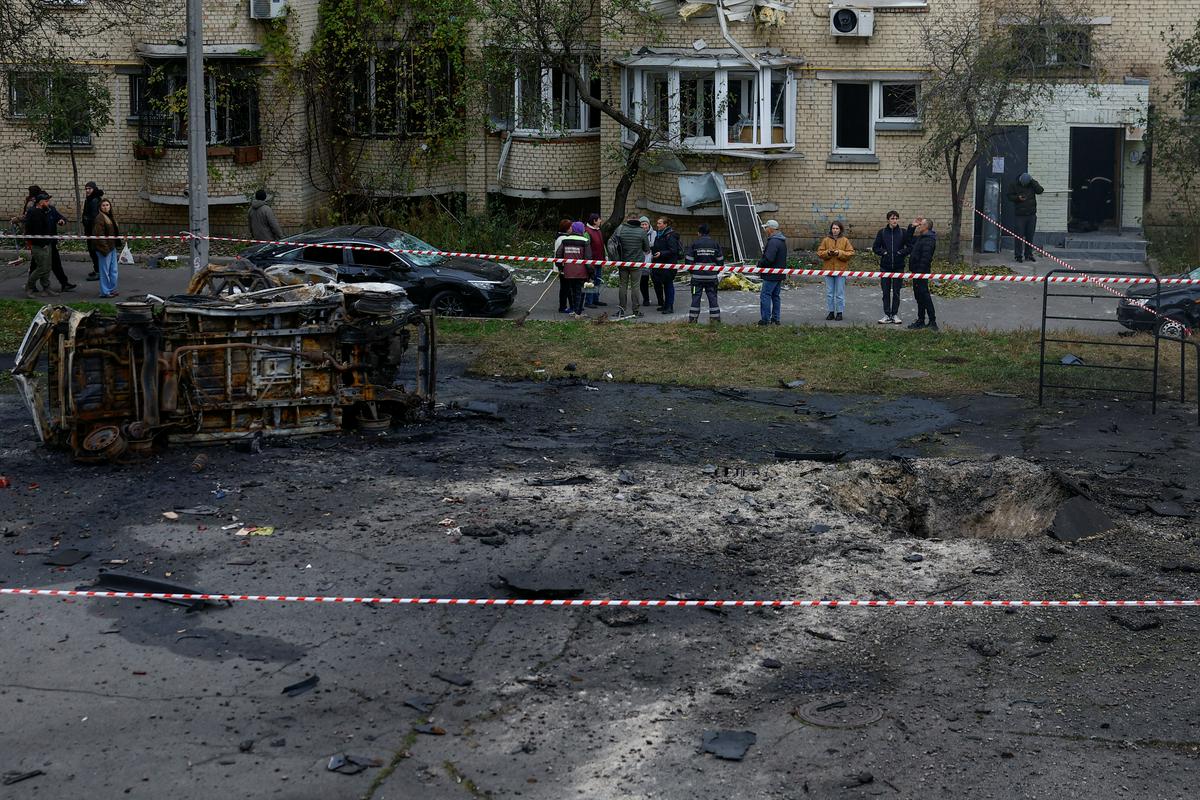 V ruskih napadih ubiti najmanj trije ljudje, tudi novinarja. Ruske sile naj bi zasedle še dve vasi.